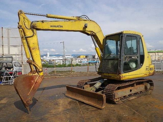 ขายรถขุด KOMATSU PC60-7 มีหลายคัน ขายรถขุด KOMATSU PC60-7 มีหลายคัน
