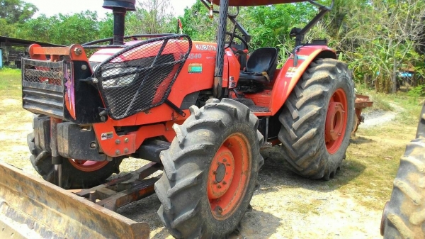 ขายรถไถ KUBOTA  M8540  มีดันหน้า ผาน4 รถอยู่ อ.แกลง ระยอง สนใจโทรสอบถาม 0818618678 ราคา 580,000