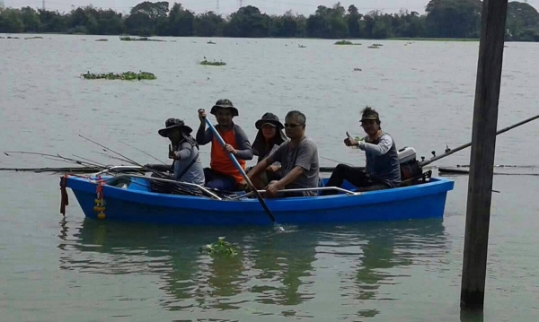 เรือขายแล้วครับ เหลือแต่เครื่อง ใครสนใจบ้าง ส่งฟรีถึงบ้านเลย