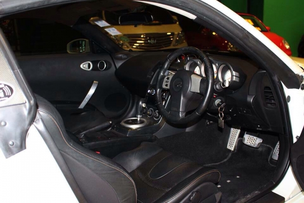 ขาย Nissan Fairlady 350Z สีขาวแท้