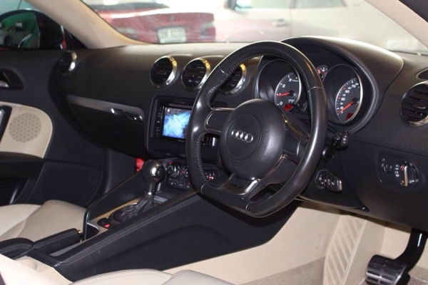 ขาย Audi TT ปี 2007 ชุดแต่ง R8 caractere เต็มรอบคัน เบิกนอก ล้อ avd1 19&quot; ยางใหม่ 4 เส้น ท่อสูตรออก 4 เครื่องเสียงชุดใหญ่ จอ pioneer bluetooth เบาะภายในสีครีมจากห้างหายากสุดๆ รถเคลือบแก้วชุดเต็มดูแลอย่างดี มือเดียวออกห้างซื้อเงินสดชื่อเดี๋ยวในเล่ม สภา