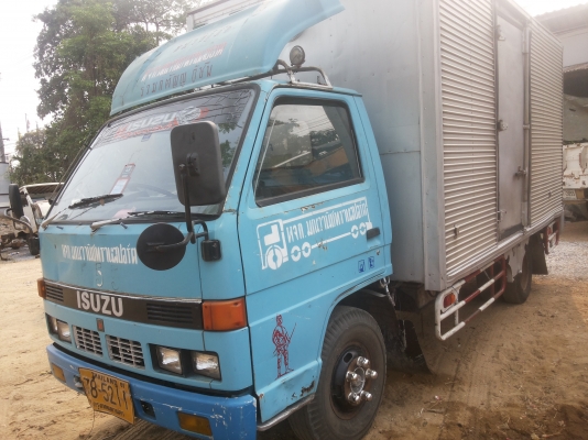 isuzu 6 ล้อ NKR ตู้บรรทุก isuzu 6 ล้อ NKR ตู้บรรทุก