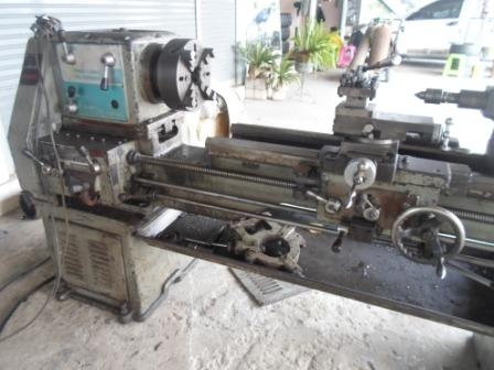 แท่นกลึง 6 ฟุต 3 เพลา เกียร์บล็อก ไต้หวัน ยี่ห้อ เปียงเหลียง สภาพสวย ๆ ใช้งานอยู่ เครื่องเงียบ ด่วน !!! 87,000