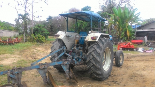 ขายรถไถ FORD 6610 เพลาเดียว สภาพดีพร้อมใช้ อุปกรณ์มีดันหน้าและผานพรวน