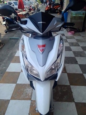 Honda Click 125 i สีขาวเทา รุ่น tune up รถสวยจริง สภาพดีมากๆ Honda Click 125 i สีขาวเทา รุ่น tune up รถสวยจริง สภาพดีมากๆ