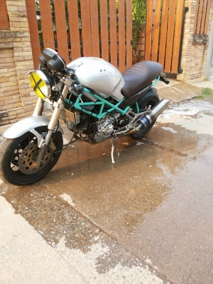 ขาย ducati m900 อินวอยแท้  สภาพตามรูปเลยคับ เก็บงานใหม่เลี่ยมๆ สีตัวจริงสวยคับ  เครื่องวิ่งปกติ ชัวส์ แรงบิดมาเร็ว โซ่สเตอร์ เพิ่งเปลี่ยน ยางดอกเหลือๆใช้ได้อีกนาน  เปิดราคา 110000 สนใจจริงลดได้คับ  โทร 0903120561 Line: nooksh.