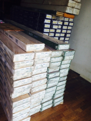 ไม้แดง แผ่นละ 250บ กว้าง8นิ้วยาว2เมตร