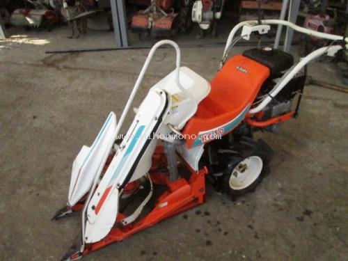 รถเกี่ยวข้าวเดินตาม   KUBOTA    RB30   รหัสสินค้า : 80802350 หรือเพิ่มเติมไดที่ www.nihonmono.com
