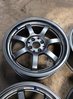 ขายล้อแท้ Rays Gramlight 57s ขอบ17 4/100 กว้าง7.5 สีเทาครับ