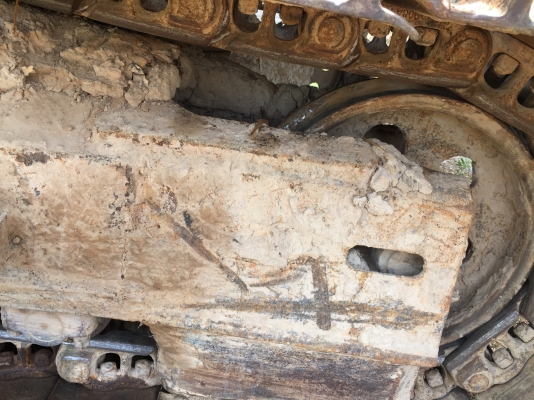 Pc200-5 คอนโทนสั้น ไฟฟ้ามีแต่ไม่ครบ เอวใหม่ แน่น ช่วงล่างใช้ได้...มีหัวคีบและบุ้งกีครบ....