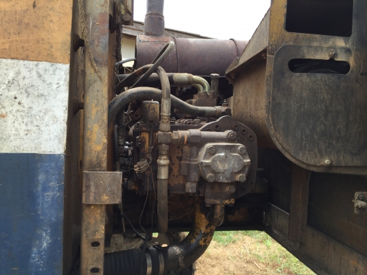 Pc200-5 คอนโทนสั้น ไฟฟ้ามีแต่ไม่ครบ เอวใหม่ แน่น ช่วงล่างใช้ได้...มีหัวคีบและบุ้งกีครบ....