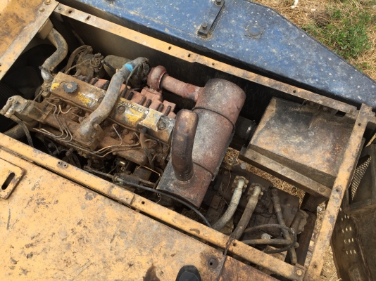 Pc200-5 คอนโทนสั้น ไฟฟ้ามีแต่ไม่ครบ เอวใหม่ แน่น ช่วงล่างใช้ได้...มีหัวคีบและบุ้งกีครบ....