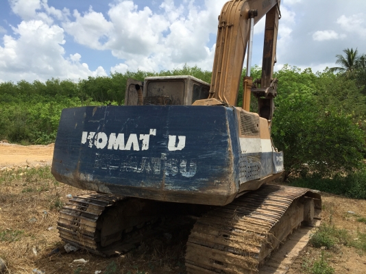 Pc200-5 คอนโทนสั้น ไฟฟ้ามีแต่ไม่ครบ เอวใหม่ แน่น ช่วงล่างใช้ได้...มีหัวคีบและบุ้งกีครบ....