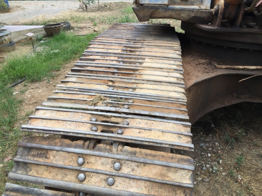 Pc200-5 คอนโทนสั้น ไฟฟ้ามีแต่ไม่ครบ เอวใหม่ แน่น ช่วงล่างใช้ได้...มีหัวคีบและบุ้งกีครบ....