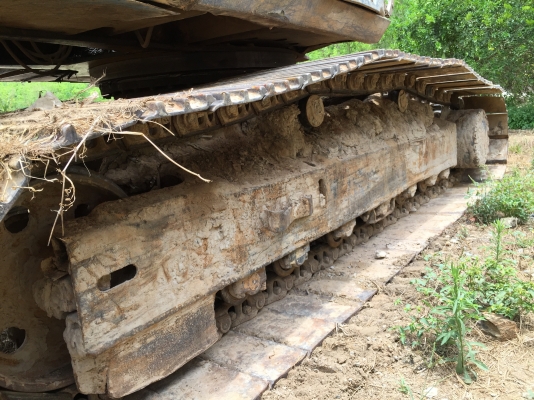 Pc200-5 คอนโทนสั้น ไฟฟ้ามีแต่ไม่ครบ เอวใหม่ แน่น ช่วงล่างใช้ได้...มีหัวคีบและบุ้งกีครบ....