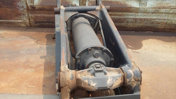 ขายชุดกระบะดั้ม 10 ล้อ มี 2 ชุด กระบะแม่ และกระบะลูก กระบอกดั้ม 20 ตัน ต่ออู่ เอส เค ที สภาพ 99\% ราคาต่อรองได้ครับ