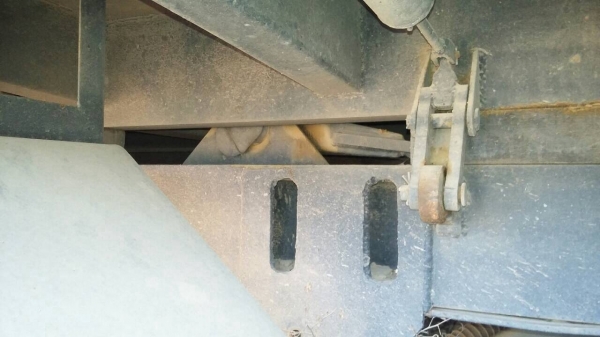 ขายชุดกระบะดั้ม 10 ล้อ มี 2 ชุด กระบะแม่ และกระบะลูก กระบอกดั้ม 20 ตัน ต่ออู่ เอส เค ที สภาพ 99\% ราคาต่อรองได้ครับ