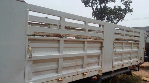 ขายชุดกระบะดั้ม 10 ล้อ มี 2 ชุด กระบะแม่ และกระบะลูก กระบอกดั้ม 20 ตัน ต่ออู่ เอส เค ที สภาพ 99\% ราคาต่อรองได้ครับ