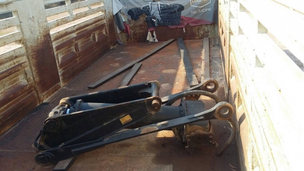 ขายชุดกระบะดั้ม 10 ล้อ มี 2 ชุด กระบะแม่ และกระบะลูก กระบอกดั้ม 20 ตัน ต่ออู่ เอส เค ที สภาพ 99\% ราคาต่อรองได้ครับ