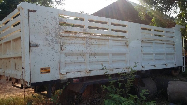 ขายชุดกระบะดั้ม 10 ล้อ มี 2 ชุด กระบะแม่ และกระบะลูก กระบอกดั้ม 20 ตัน ต่ออู่ เอส เค ที สภาพ 99\% ราคาต่อรองได้ครับ