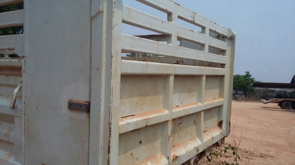 ขายชุดกระบะดั้ม 10 ล้อ มี 2 ชุด กระบะแม่ และกระบะลูก กระบอกดั้ม 20 ตัน ต่ออู่ เอส เค ที สภาพ 99\% ราคาต่อรองได้ครับ