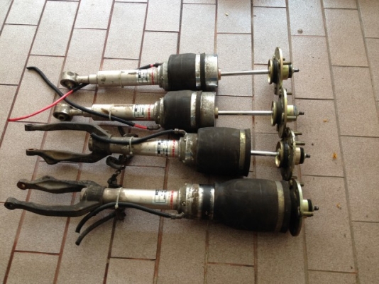 โช้คถุงลม คายาบ้า มีปรับหนืดของมาจากญี่ปุ่นไม่ทราบรุ่นสภาพดีเเห้งๆครับ