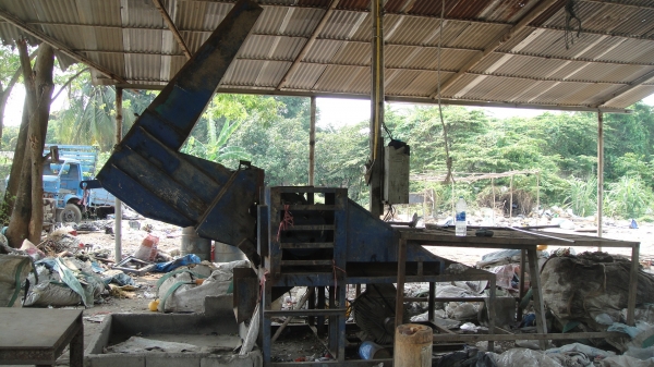 ขายเครื่องโม่พลาสติค เครื่องล้าง เครื่องสลัด เครื่องอบ ครบชุด ทำงานได้เลย เลิกกิจการ ขายถูก ขายเครื่องโม่พลาสติค เครื่องล้าง เครื่องสลัด เครื่องอบ ครบชุด ทำงานได้เลย เลิกกิจการ ขายถูก