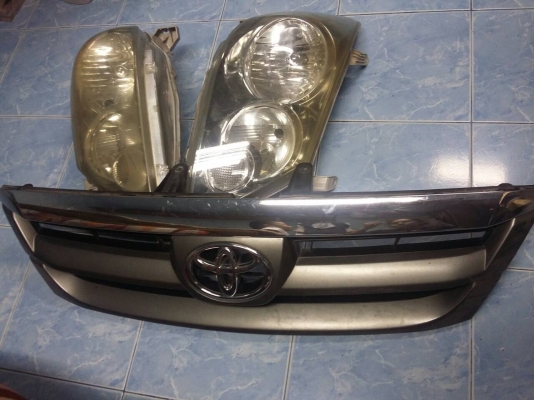 หน้ากระจัง+ไฟหน้า2ดวง toyota FORTUNER  สภาพสวยเยี่ยม