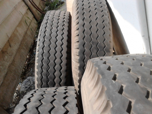 9.00-20 BRIDGE STONE HI-MILER พร้อมยางใน และยางรอง มี 4 เส้น Tel.081-427-3941 9.00-20 BRIDGE STONE HI-MILER พร้อมยางใน และยางรอง มี 4 เส้น Tel.081-427-3941