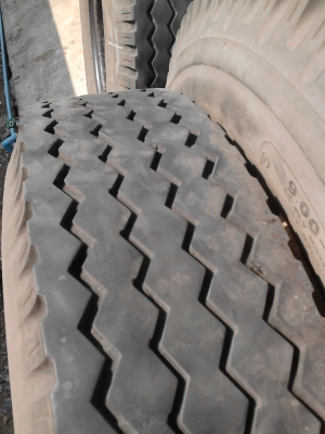 9.00-20 BRIDGE STONE HI-MILER พร้อมยางใน และยางรอง มี 4 เส้น Tel.081-427-3941 9.00-20 BRIDGE STONE HI-MILER พร้อมยางใน และยางรอง มี 4 เส้น Tel.081-427-3941