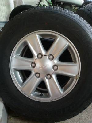 ล้อ isuzu ขอบ 16 พร้อมยาง 245 70 16 bridgestone