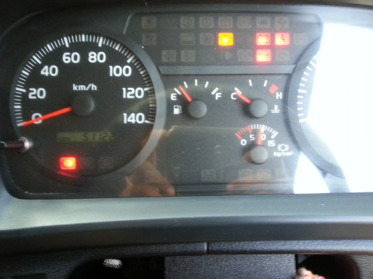 ขาย 6 ล้อ ดั้ม ฮีโน่เมก้าซี่รี่ 500  fc 9j 175 แรง ปี55 มีอีก 1 คันปลายปี 55  175 แรง (ยาว 4 เมตร)วิ่ง 60,000 โล เช่นกัน ราคา 1,050,000.-ต่อรองได้ครับ