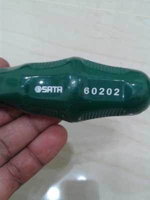 ไขควงสี่แฉก 8" SATA 60202 ไขควงสี่แฉก 8" SATA 60202