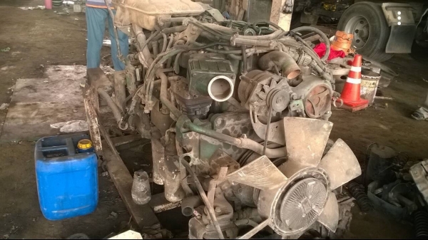 ขายเครื่อง VOLVO D6B turbo 250 แรงม้า อุปกรณ์ครบ ไดชาร์ต ไดสตาร์ท ปั้มลม ปั้มพาวเวอร์ ใบคุมเครื่องมีให้ครบ