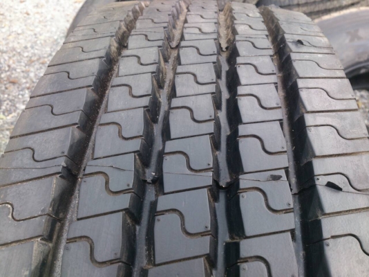 ขายยาง มิชลิน 275/80R22.5 ยางปี12 อัดเย็นมาจากมิชลินยังไม่ได้ใช้มีจำนวน 6 เส้น/ละ4000 ขายยาง มิชลิน 275/80R22.5 ยางปี12 อัดเย็นมาจากมิชลินยังไม่ได้ใช้มีจำนวน 6 เส้น/ละ4000