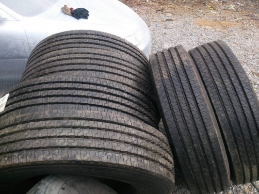 ขายยาง มิชลิน 275/80R22.5 ยางปี12 อัดเย็นมาจากมิชลินยังไม่ได้ใช้มีจำนวน 6 เส้น/ละ4000 ขายยาง มิชลิน 275/80R22.5 ยางปี12 อัดเย็นมาจากมิชลินยังไม่ได้ใช้มีจำนวน 6 เส้น/ละ4000