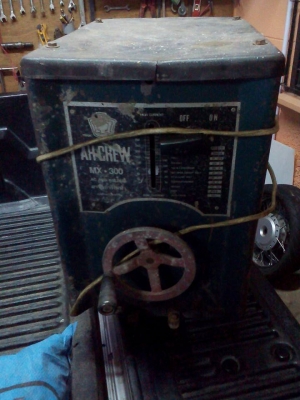 ขายตู้เชื่อม 300 A ยี่ห้ออาจิว สภาพเก่าภายนอก แต่ใช้งานได้ปกติ ทดลองก่อนซื้อได้