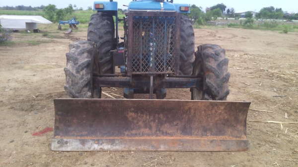 ขายรถไถFORD รุ่น7610มีเทอร์โบ  เป็นรถเก่านอกใช้งานมา3ปีทะเบียนพร้อมโอนรถพร้อมใช้สนใจ0810076640