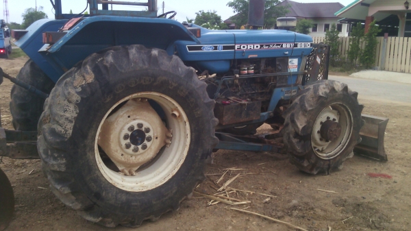 ขายรถไถFORD รุ่น7610มีเทอร์โบ  เป็นรถเก่านอกใช้งานมา3ปีทะเบียนพร้อมโอนรถพร้อมใช้สนใจ0810076640