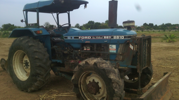 ขายรถไถFORD รุ่น7610มีเทอร์โบ  เป็นรถเก่านอกใช้งานมา3ปีทะเบียนพร้อมโอนรถพร้อมใช้สนใจ0810076640