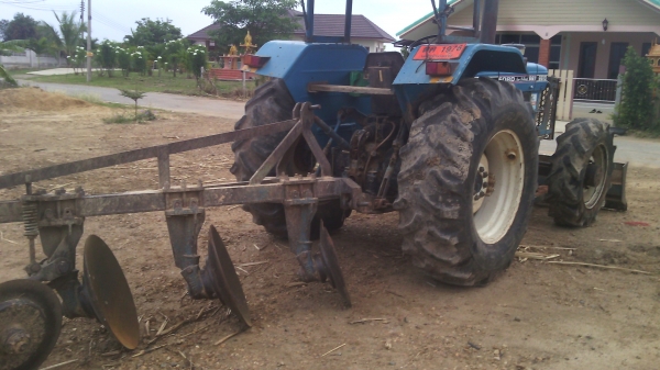 ขายรถไถFORD รุ่น7610มีเทอร์โบ  เป็นรถเก่านอกใช้งานมา3ปีทะเบียนพร้อมโอนรถพร้อมใช้สนใจ0810076640