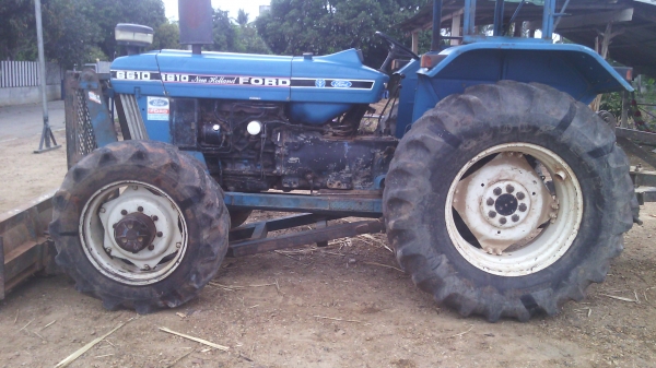 ขายรถไถFORD รุ่น7610มีเทอร์โบ  เป็นรถเก่านอกใช้งานมา3ปีทะเบียนพร้อมโอนรถพร้อมใช้สนใจ0810076640