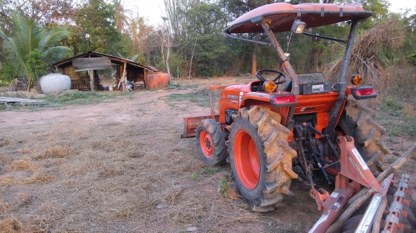 ขายรถไถคูโบต้า L3608 มีใบมีดดันดินผาล6/22พร้อมใช้งานครับ