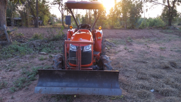 ขายรถไถคูโบต้า L3608 มีใบมีดดันดินผาล6/22พร้อมใช้งานครับ