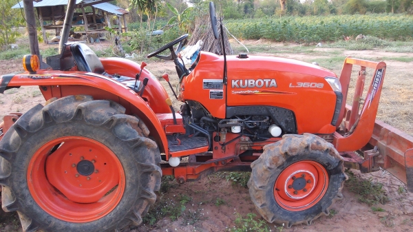 ขายรถไถคูโบต้า L3608 มีใบมีดดันดินผาล6/22พร้อมใช้งานครับ