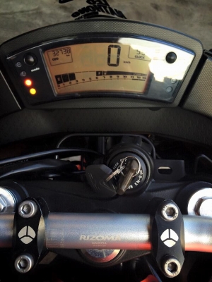 KAWASAKI NINJA650 ปี2011ABS สภาพ สวยกริปไม่ตำหนิ สีเดิมทั้งคัน เงางามทุกจุดคับท่อAKRPOVIC