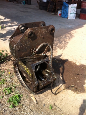 ขายครับ ปากคีบเก่านอกสำหรับรถ pc60ขาย 68000บาท 089-8415606 สุทธิพงษ์