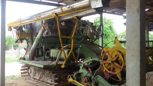 ขายรถเกี่ยวข้าวอุ้มแบ่งจ่ายสองงวดได้690000บาทวางก่อน400000บาทด่วนเดิน12htเครื่องjo8c