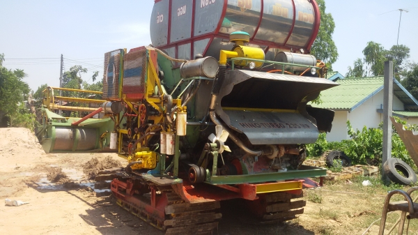 ขายรถเกี่ยวข้าวอุ้มแบ่งจ่ายสองงวดได้690000บาทวางก่อน400000บาทด่วนเดิน12htเครื่องjo8c