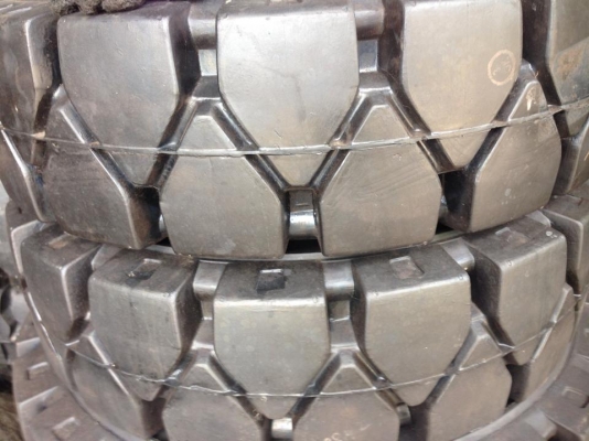 ยางตันหล่อดอกทั้งตันและลมทุกขนาด จำหน่ายยางตันและลมใหม่ทุกยี่ห้อ